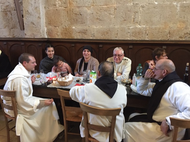 Belle rencontre sur l'île Saint-Honorat à l'invitation des Moines : visite, repas, échanges fraternels ! Merci...